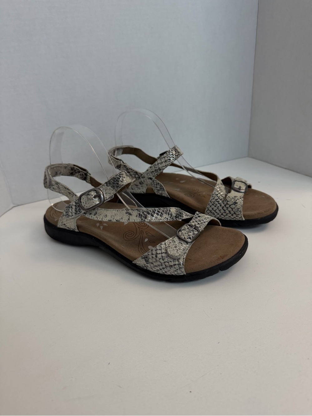 Taos Sandals Beauty Buckles Adjustable Comfort Travel Reptile Print Black Grey